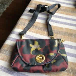 Baggallini crossbody purse. Nylon, excellent condition!